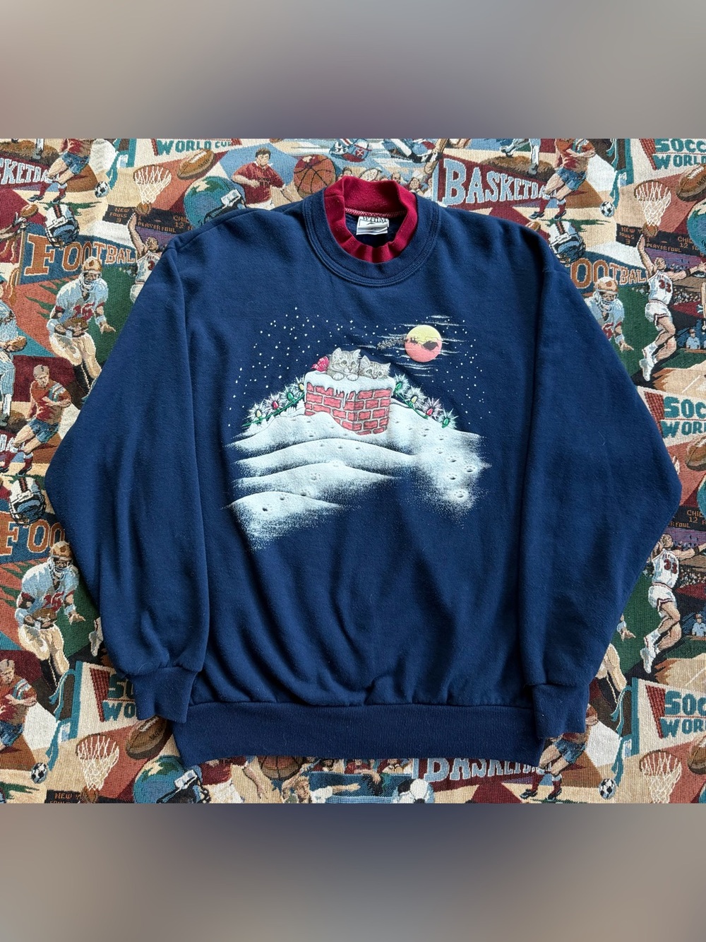 Vintage 90s Women’s Winter Kittens Navy Blue Sweatshirt